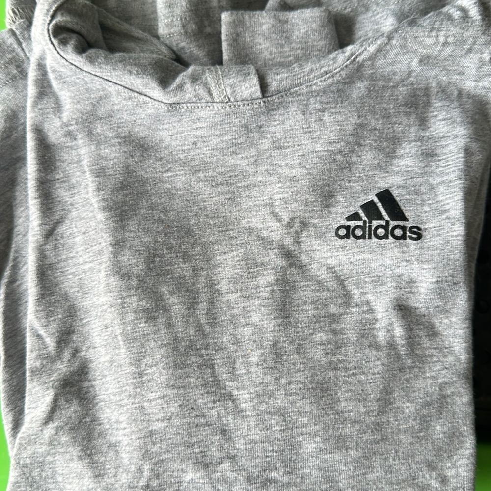 BOYS ADIDAS HOODIE …..Size 5…..$30